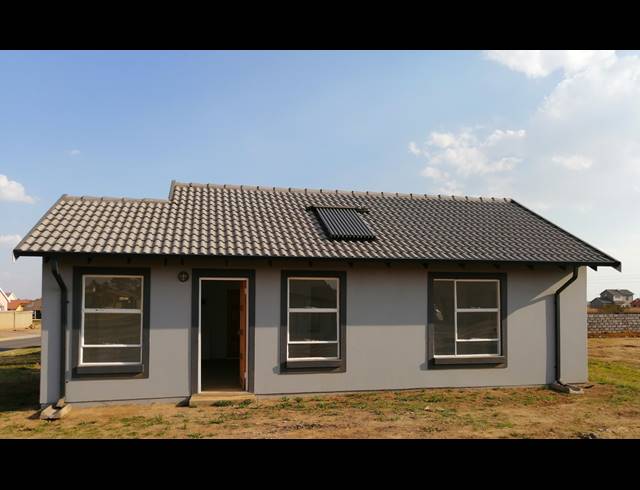 3 BEDROOM FREEHOLD FOR SALE IN SHARON PARK